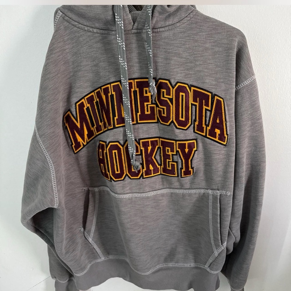 Thrifted Gray Minnesota Hockey Men's Sweater